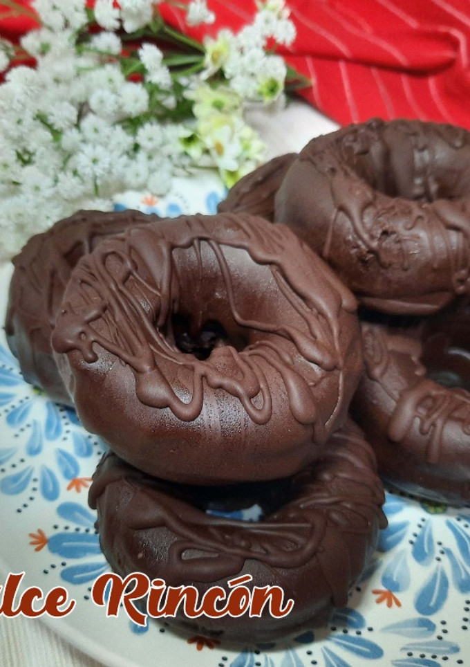 Una foto de 🍩DONUTS DE CALABAZA Y CHOCOLATE 🎃🍫 SIN AZÚCAR Y SIN GLUTEN