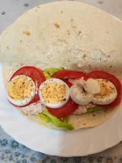 Una foto de Wraps de atún y huevo duro