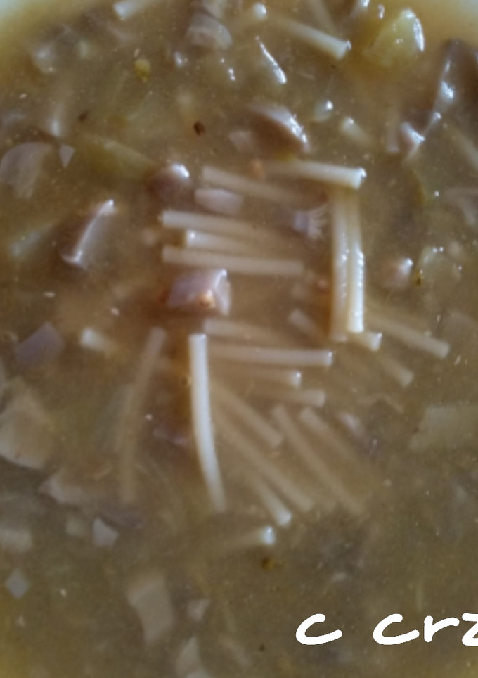Una foto de Sopa de setas con tomate pintón
