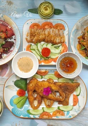 Hình của món Cơm nhà nhiều món ăn ngon.