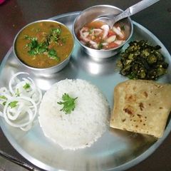 A picture of Rajma rice in gavai style.