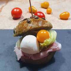 A picture of Burger buns agli spinaci.