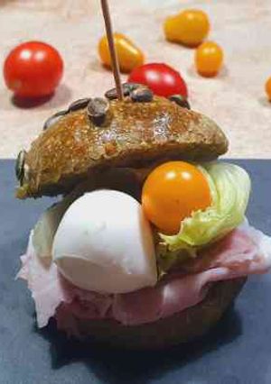 Foto di Burger buns agli spinaci