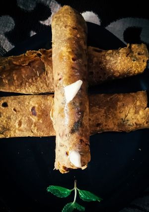 मेथी पराठा (Methi Paratha Recipe In Marathi) रेसिपी चे मुख्य फोटो 