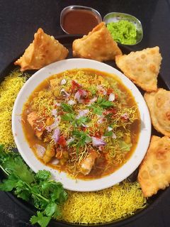 સમોસા ચાટ (Samosa Chaat Recipe In Gujarati) રેસીપી મુખ્ય ફોટો