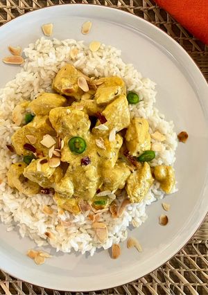 Une photo de Poulet au curry et au lait de coco