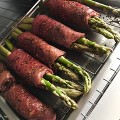 A picture of Wrapped asparagus.