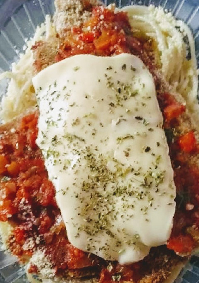 Una foto de Mila de Cerdo a la Napolitana con Tallarines con Crema🇦🇷❤️