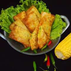รูปของ Pangsit goreng isi jagung