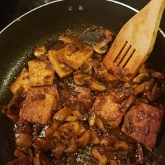 A picture of Spicy Tofu Mushrooms.