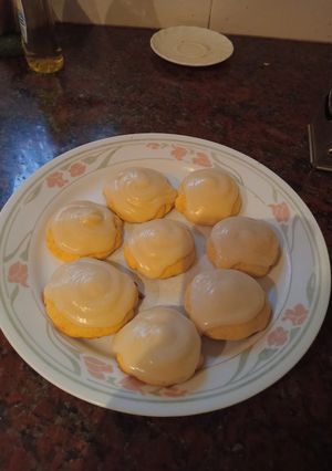 Una foto de Crumbl cookies de limón
