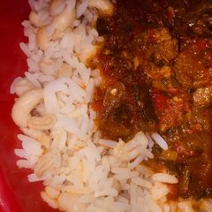 A picture of White rice wit macaroni.