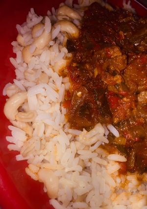 A picture of White rice wit macaroni.