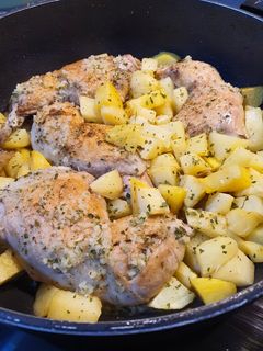 Una foto de Pollo con ajo y perejil