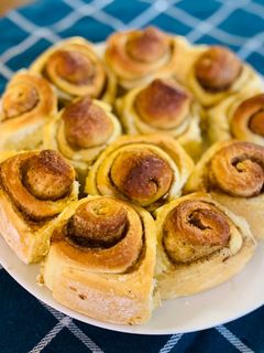 Una foto de Cinnamon rolls o rollitos de canela