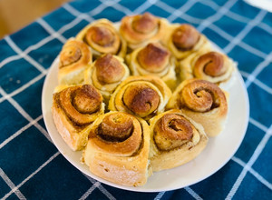 Una foto de Cinnamon rolls o rollitos de canela
