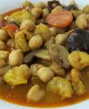 Potaje de garbanzos con setas y gambas al curry