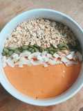 Smoothie bowl mangga untuk breakfast