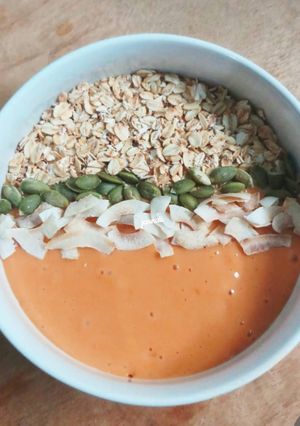 Foto resep Smoothie bowl mangga untuk breakfast