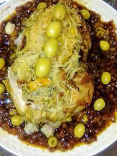 صورة لوصفة دجاجة معمرة بالزبيب ودغميرة