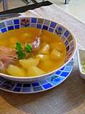 Consomé de gallina de mi madre con patatas y ajo