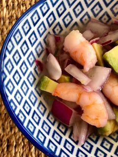 Una foto de Ceviche de langostinos