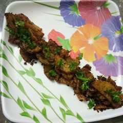 A picture of Lahsuni aloo.