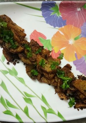 A picture of Lahsuni aloo.