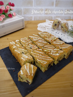 Foto resep Pistachio white chocolate blondie (white chocolate brownies)