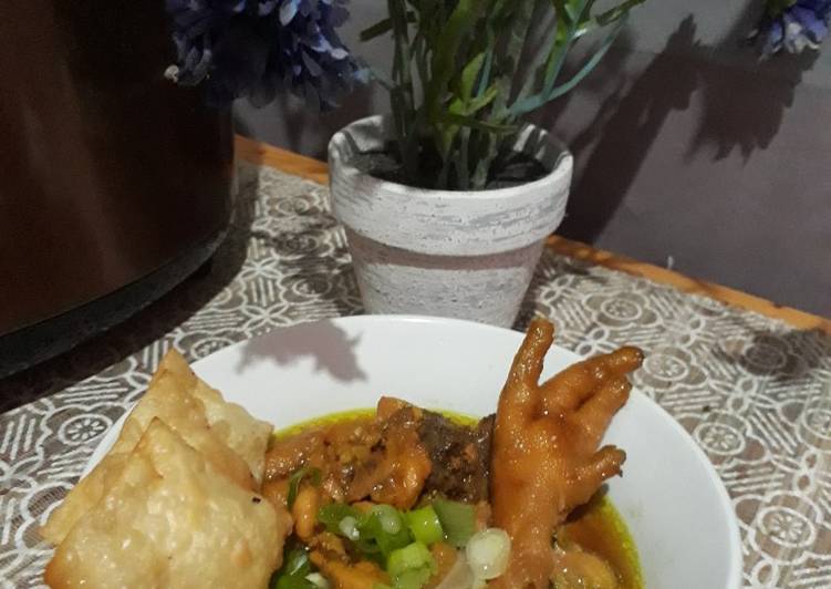 Mie Ayam Ceker Pangsit Homemade