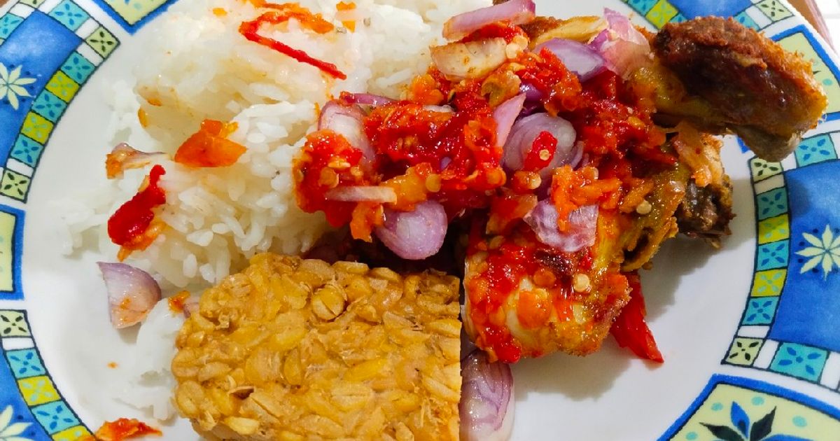 Ayam penyet bawang merah iris