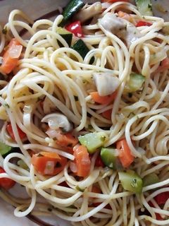Una foto de Spaguettis con verduras