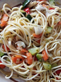 Una foto de Spaguettis con verduras