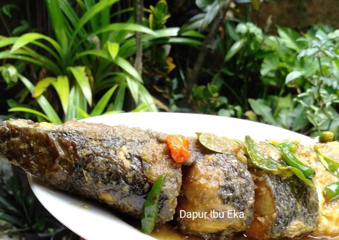 Langkah Mudah untuk mengolah Bandeng Bumbu Kuning Anti Gagal