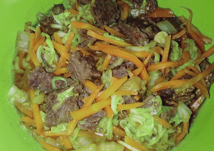 229. Cah Sapi Tumis Sawi Putih & Wortel by Uliz Kirei