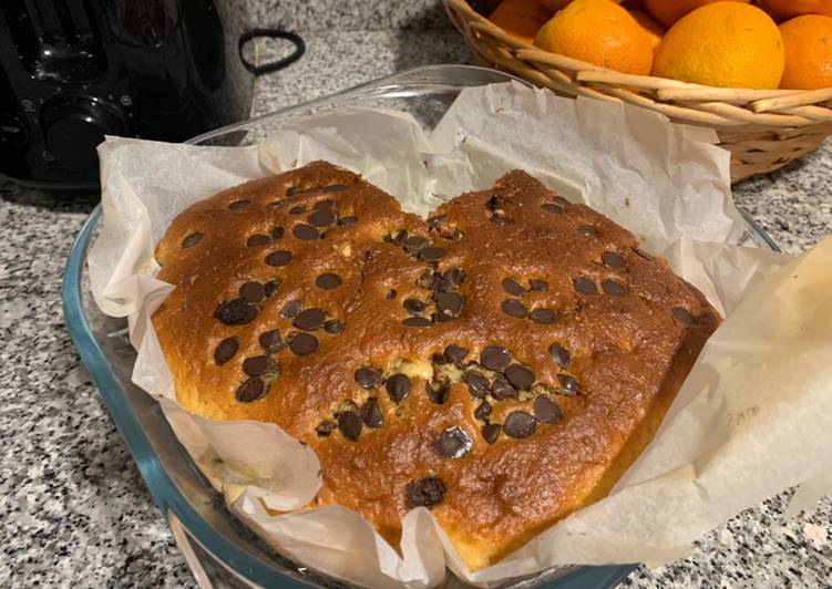 Bizcocho con pepitas de chocolate y pasas