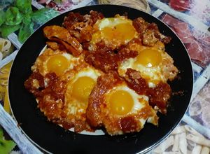 صورة لوصفة بيض بالصلصة طماطم