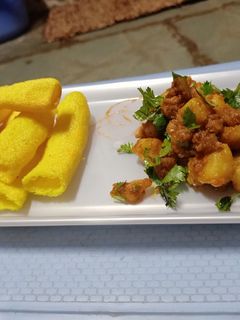 ભૂંગળા બટાકા(Bhungla Bataka Recipe in Gujarati) રેસીપી મુખ્ય ફોટો