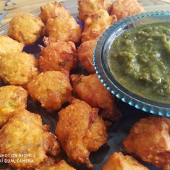 A picture of Onion mong dal pakoda.