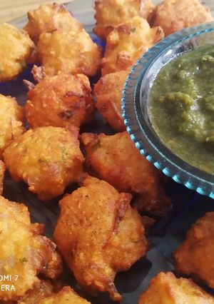 A picture of Onion mong dal pakoda.