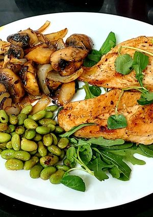 A picture of All in One Pan Red Peppered Chicken, Mushrooms+ Onion😋.