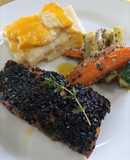 Salmón con costra de ajonjolí negro