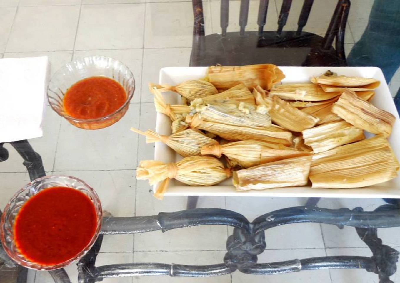 Tamalitos de piñon y (caviar mexicano) los escamoles