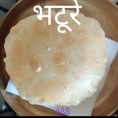 A picture of भटूरे(Bhature Recipe In Hindi).