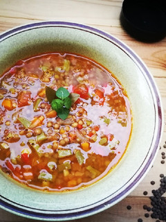 Una foto de Sopa de lenteja Pardina y judía plana - vegano