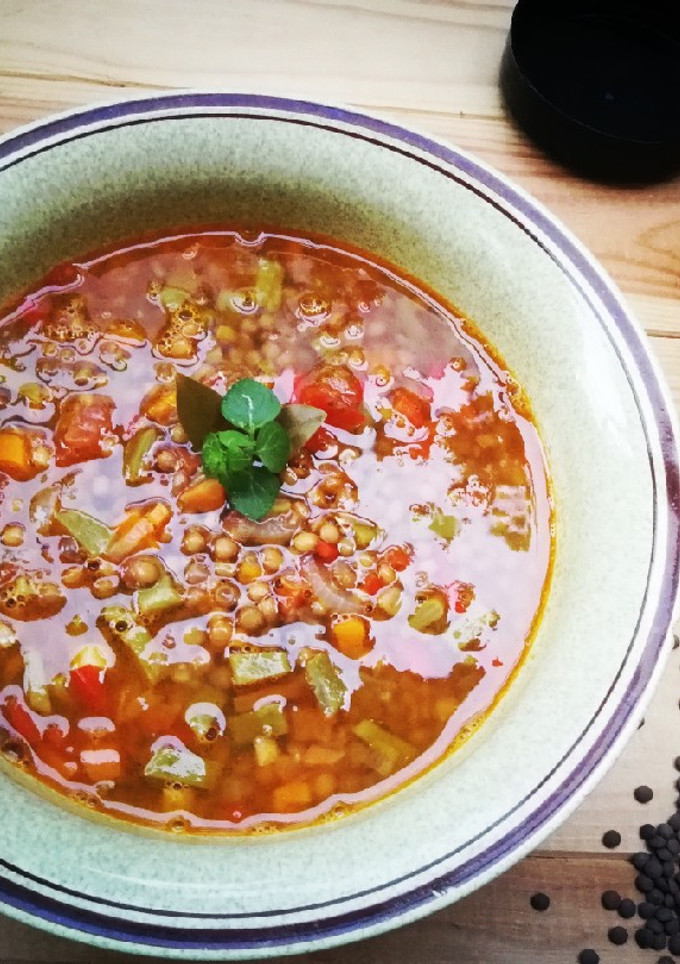 Una foto de Sopa de lenteja Pardina y judía plana - vegano