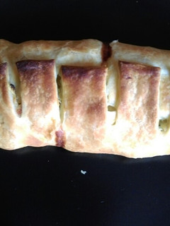 Una foto de Empanada de hojaldre con verduras y queso