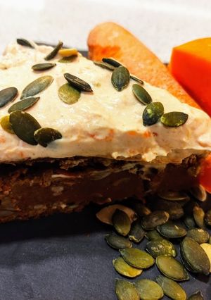 Cukormentes, vegán sütőtökös répatorta recept fotója