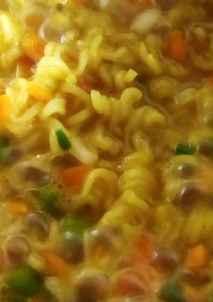 मसाला वेज्जी मैगी(masala veggi maggi recipe in hindi) रेसिपी मुख्य फोटो
