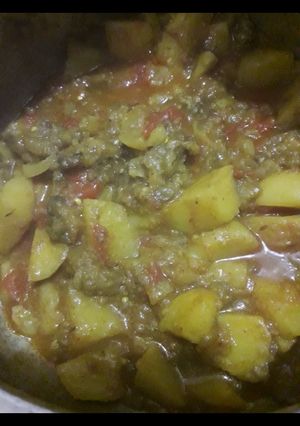 आलू और बैंगन की सब्जी (aloo aur baingan ki sabzi recipe in Hindi) रेसिपी मुख्य फोटो